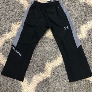 NWT Under Armour Boys Youth XS Polyester Pants.
